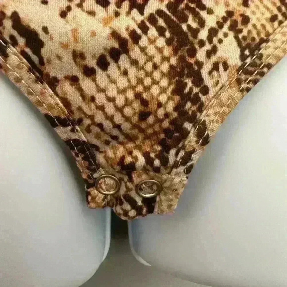 Sofia Jeans by Sofia Vergara Women's Long Sleeve Printed Bodysuit (449) - Picture 9 of 15